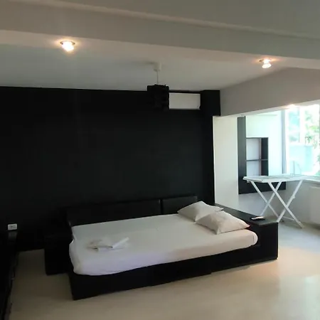 Apartamento Black&red - Faleza Nord Constança
